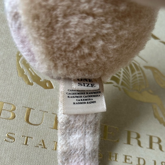 AUTHENTIC BURBERRY CASHMERE PINK PLAID EARMUFFS - Picture 4 of 9